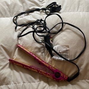 Ultra CHI straightener